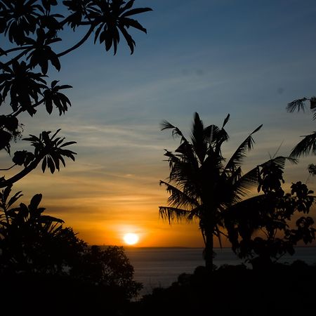 Penida Sunset Ocean View Bungalows Toyapakeh Exterior photo